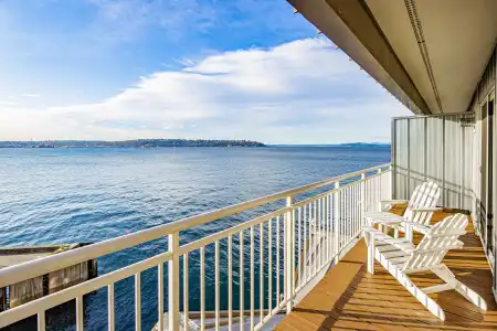 The Edgewater - 13