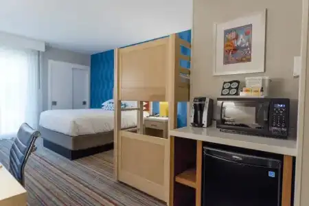 Howard Johnson by Wyndham Anaheim and Water Playground - 52