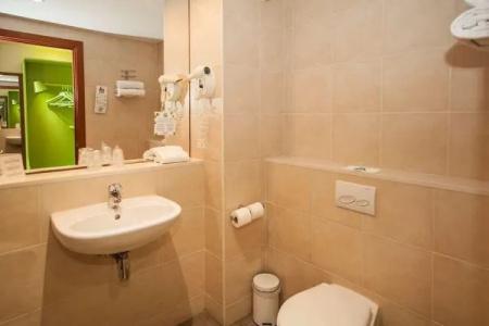 Travelodge Barcelona Cornellà Fira - 46