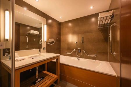 Radisson Blu Royal, - 12