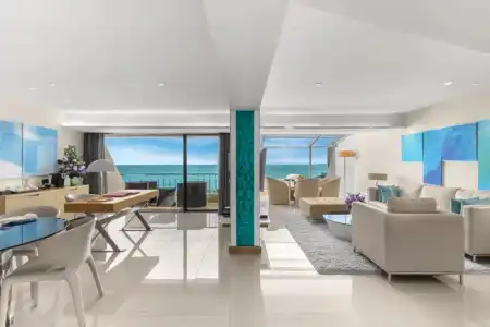 Royal Wing Suites & Spa Pattaya - 33