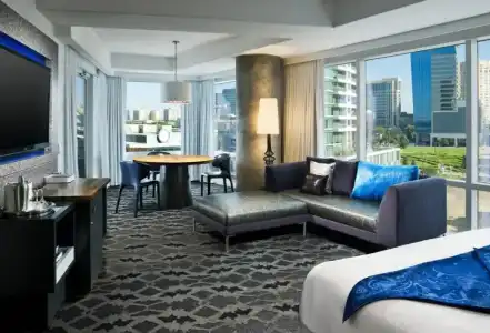 W Dallas - 71