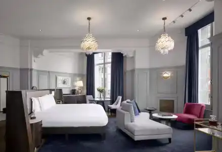 The Trafalgar St. James London, Curio Collection by Hilton - 85