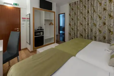 Dinya Lisbon - 8