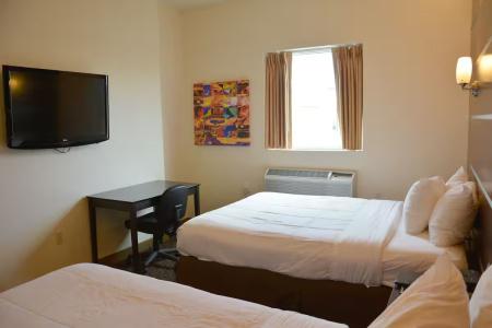 Days Inn & Suites by Wyndham Milwaukee - 29