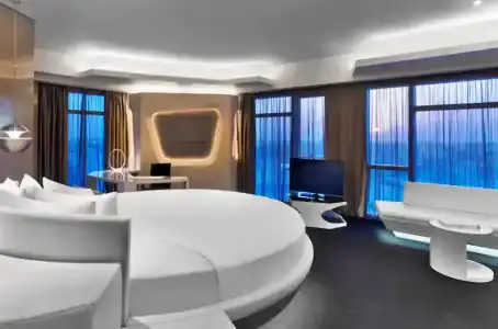 V, Curio Collection by Hilton - 75
