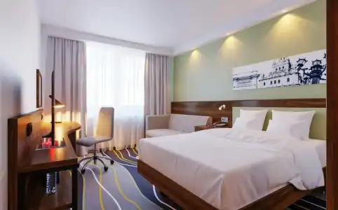 Hampton by Hilton - 19