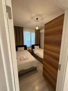 Green Hills Suites - 102