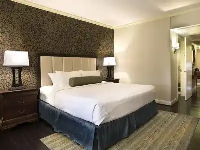 The Whitehall Houston - 38