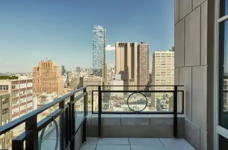 Four Seasons New York Downtown - 12