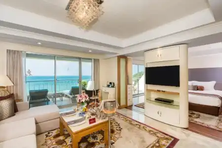 Royal Wing Suites & Spa Pattaya - 5