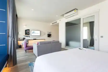 Clover Patong - 70