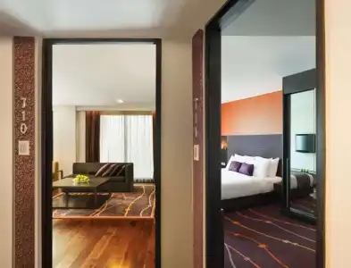 Radisson Suites Bangkok Sukhumvit - 63