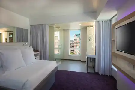 YOTEL Boston - 81