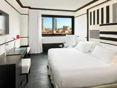H10 Marina Barcelona - 35