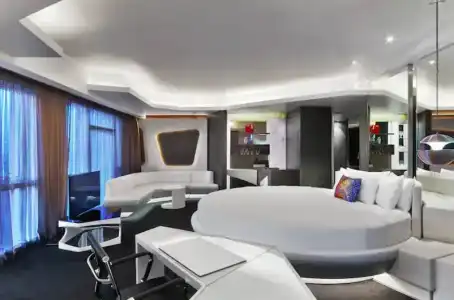 V, Curio Collection by Hilton - 74