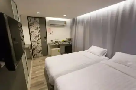 Nantra Ploenchit - 31