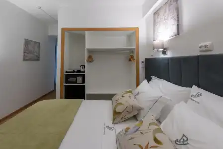 Dinya Lisbon - 7