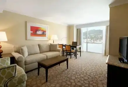 Embassy Suites Los Angeles - Glendale - 34