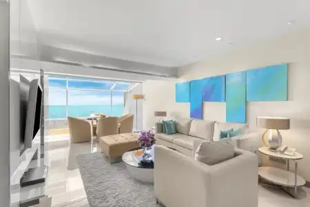 Royal Wing Suites & Spa Pattaya - 34