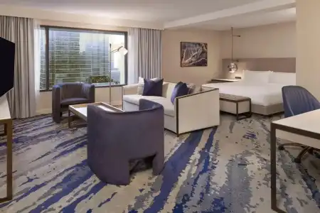 Hilton - 28