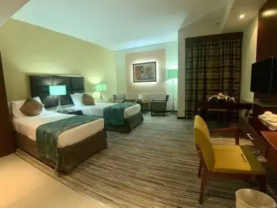 Phoenix Plaza Apartments - 44