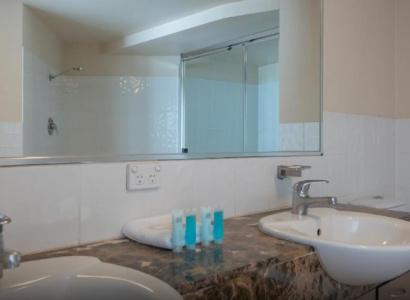 Broadbeach Savannah & Resort - 42