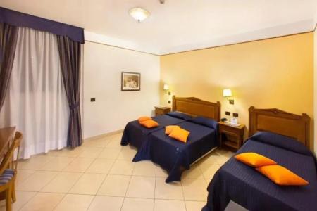 Ulisse Deluxe Hostel - 73