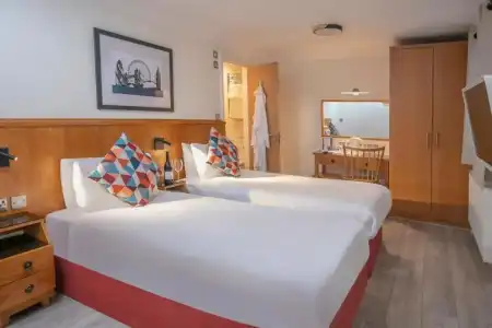 Queensway Sure Collection By Best Western - 15