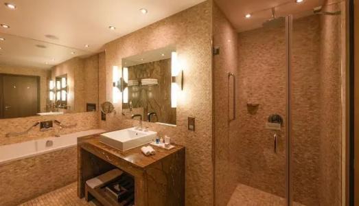 Radisson Blu Royal, - 45