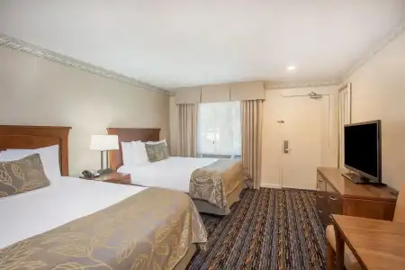 Days Inn by Wyndham San Diego Circle - 40