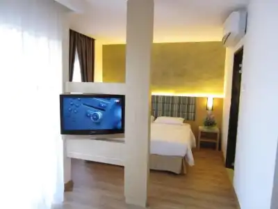 Bella Vista Waterfront Resort - 27
