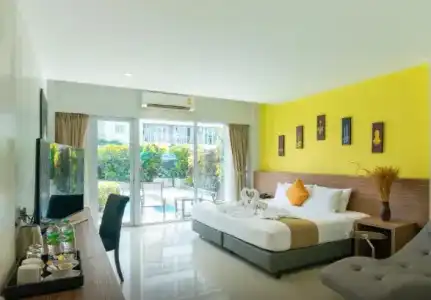 The Lantern Resorts Patong - 28