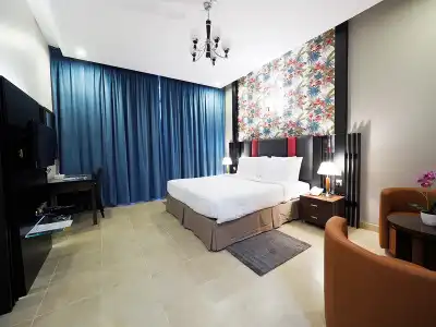 Skylark Apartments - 5
