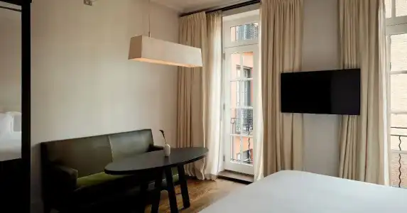 The Mercer - 53