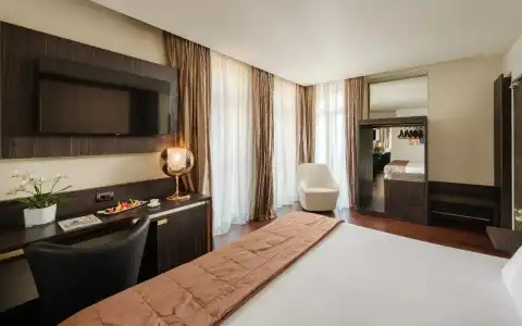 The Square - 52