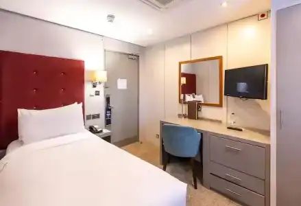 DoubleTree by Hilton London West End - 21
