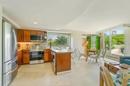 Luana Waikiki & Suites - 10