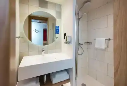 Hampton by Hilton London Park Royal - 57