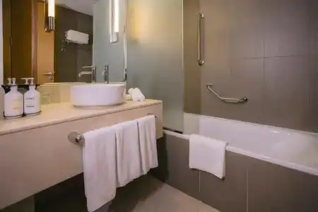 Holiday Inn Abu Dhabi by IHG - 8