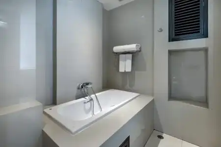 The Lantern Resorts Patong - 54