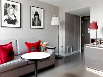 The Trafalgar St. James London, Curio Collection by Hilton - 11