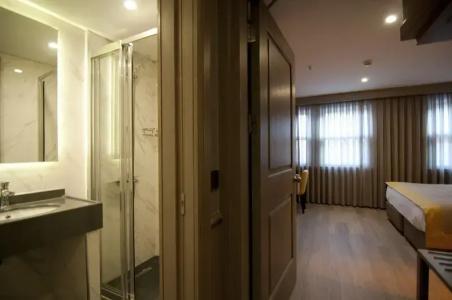 Seraglio & Suites - 107