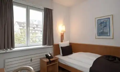 Olympia - 19