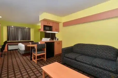 Quality Inn & Suites Fort Worth North - Haltom City - 33