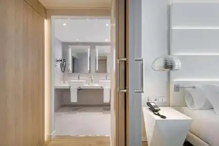 NH Málaga - 10