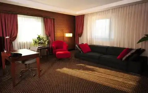 Ramada Plaza by Wyndham - 41