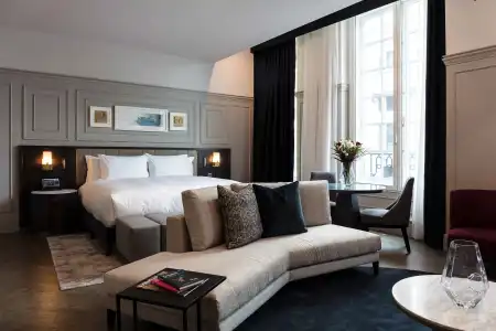 The Trafalgar St. James London, Curio Collection by Hilton - 0