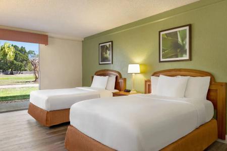 Baymont by Wyndham Daytona Beach/Intl Speedway - 19