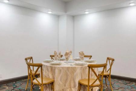 Best Western Plus El Paso Airport & Conference Center - 28